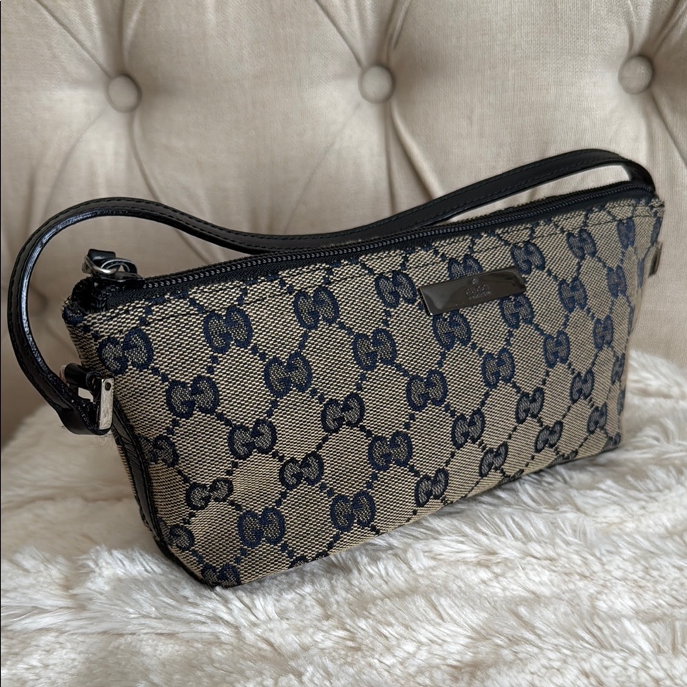 Authentic Gucci Boat Pouchette - Picture 3 of 8